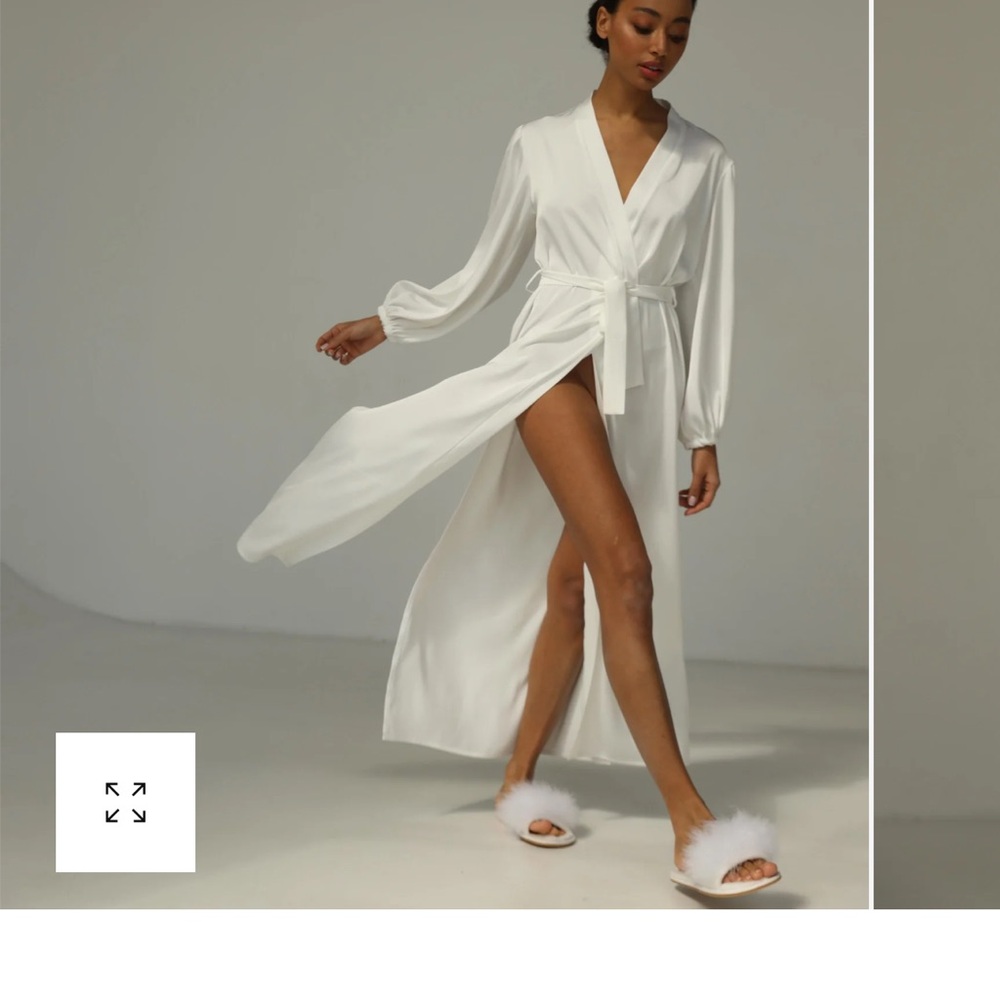 Chic White Robe - The Robe - Picture 9 of 9